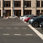 Ìîñêâà. Îñòàíîâêà àâòîìîáèëåé ïåðåä ñòîï-ëèíèåé