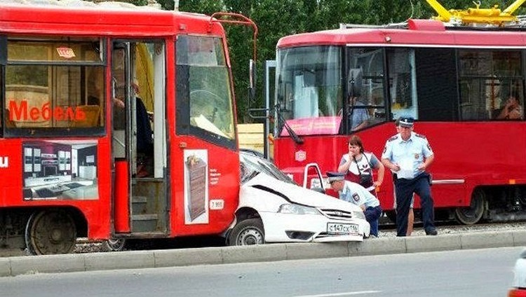 Когда выезжать на трамвайные пути встречного направления строго запрещено