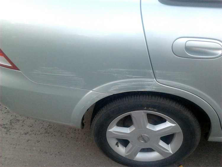 Я поцарапала припаркованную машину и уехала: как быстро меня найдут