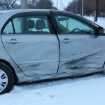 брошеная мятая машина