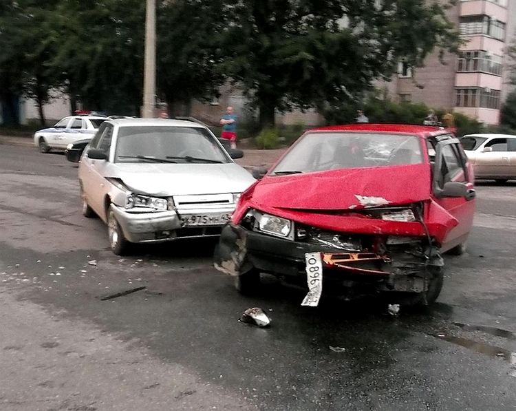ДТП при повороте налево на регулируемом перекрестке