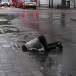 пьяный на дороге